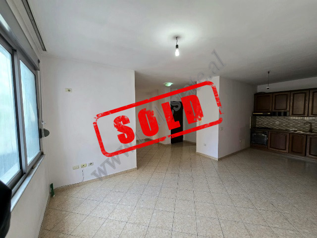 Apartament 2+1 per shitje ne rrugen Ndre Mjeda ne Tirane.&nbsp;
Apartamenti pozicionohet ne katin e